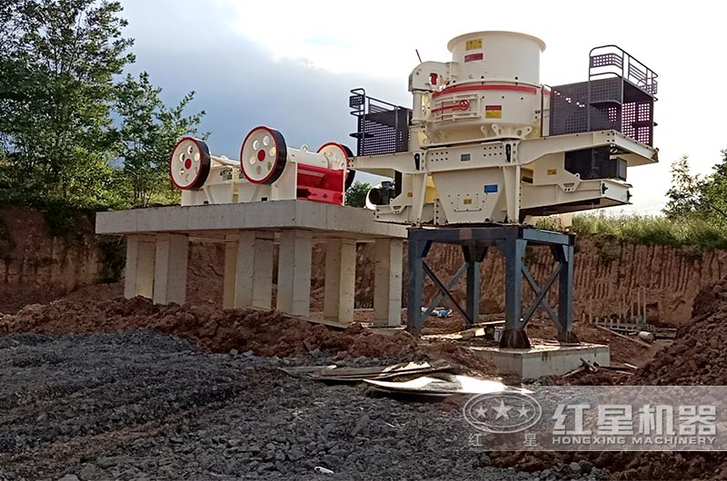 細鄂式破碎機與制砂機安裝現場 細鄂式破碎機與制砂機安裝現場