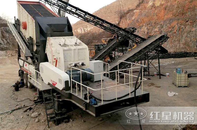 移動反擊破碎機(jī)安裝現(xiàn)場 移動反擊破碎機(jī)安裝現(xiàn)場