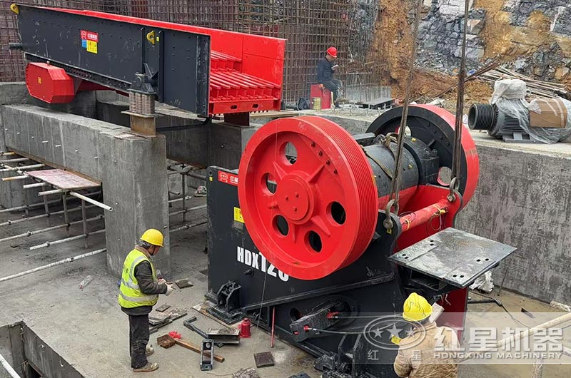 破碎生產(chǎn)線(xiàn)安裝現(xiàn)場(chǎng)