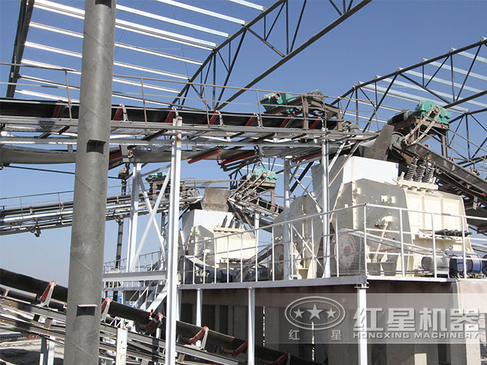 項目一期現(xiàn)場反擊破碎機(jī) 項目一期現(xiàn)場反擊破碎機(jī)