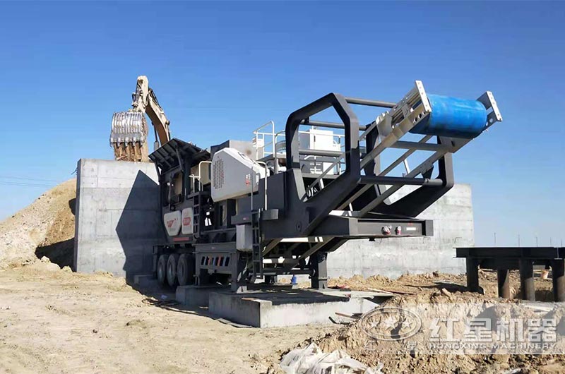 移動式破碎機(jī)現(xiàn)場占地面積很小 移動式破碎機(jī)現(xiàn)場占地面積很小