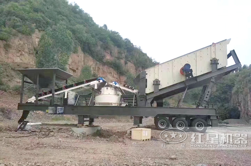 小型移動(dòng)制砂機(jī)現(xiàn)場(chǎng) 小型移動(dòng)制砂機(jī)現(xiàn)場(chǎng)