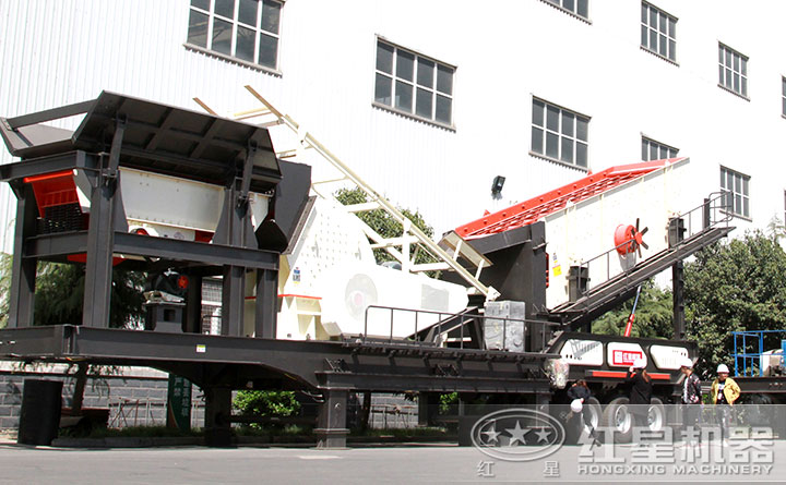 客戶對(duì)紅星四合一移動(dòng)破進(jìn)行了現(xiàn)場(chǎng)參觀、考察