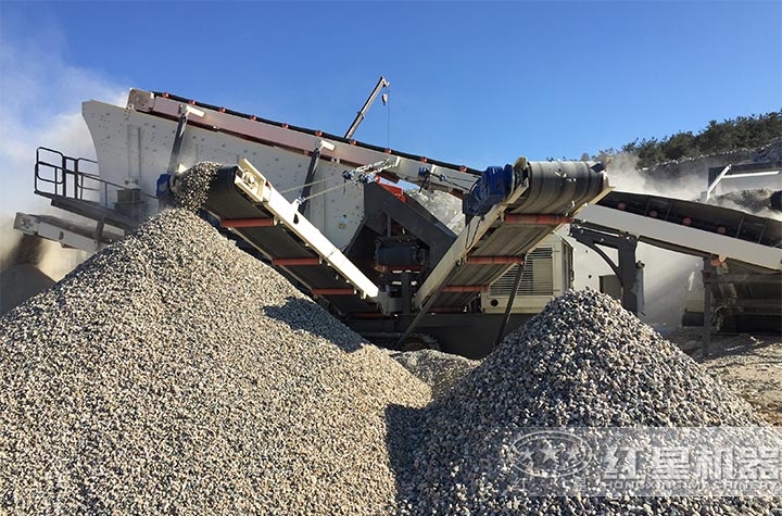 移動(dòng)式砂石生產(chǎn)線設(shè)備現(xiàn)場(chǎng)